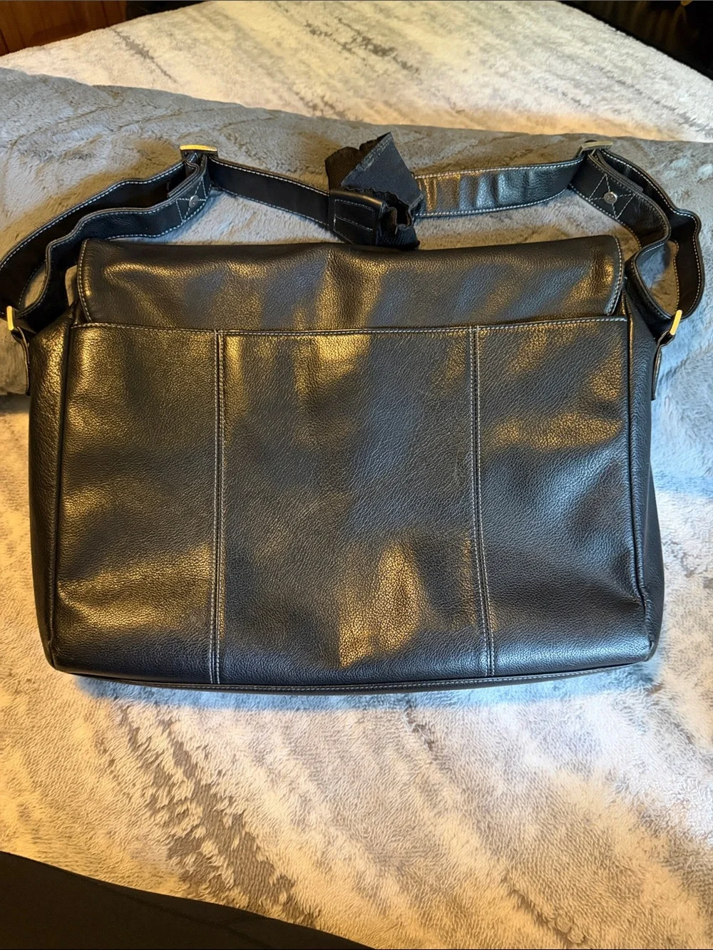 Kenneth Cole Black Pebbled Leather Messenger Computer Bag